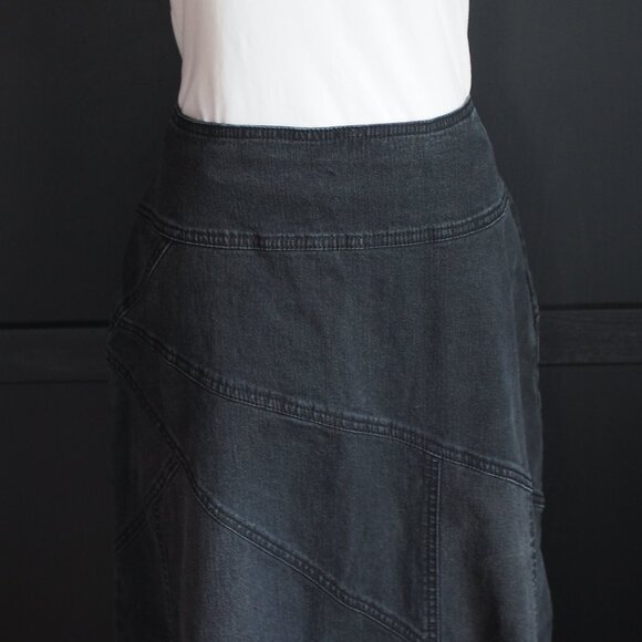 Style 7 | Vintage Denim Charcoal/Black Maxi Skirt - Picture 4 of 5